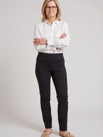 Suzy's Slim zwart 4 pockets - Photoroom 20260912 235150 2 - LMW04Z01